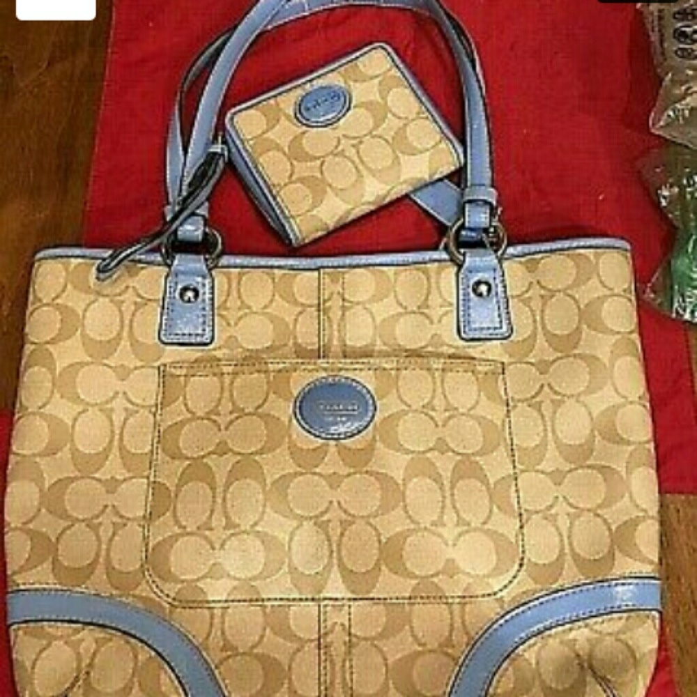 Authentic GUC Coach Peyton purse set